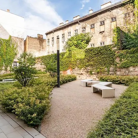 Fun & Comfort Centre アパート